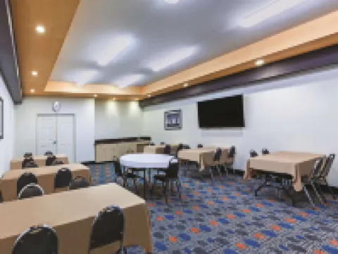 La Quinta Inn & Suites by Wyndham Granbury Hotels in Hood County