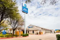 Days Inn by Wyndham Round Rock
