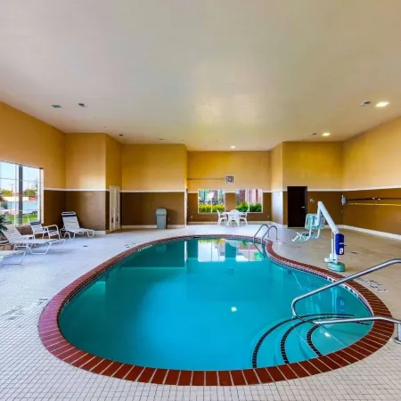 Comfort Suites University