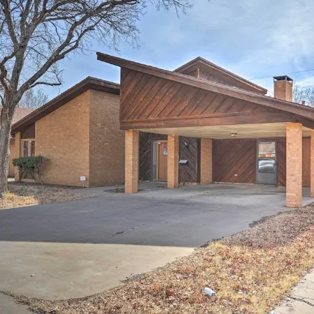 Lubbock Townhome w/ Grill Near Ttu & Downtown!