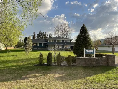 Sunny Shuswap B&B Hotels in Sun Peaks