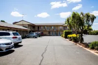 Lilac City Motor Inn & Steakhouse - parking