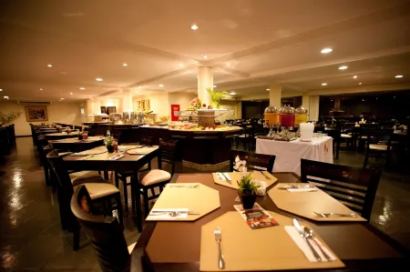 Hotel Rafain Centro Отели рядом с достопримечательностью «Igreja São Paulo Apóstolo»