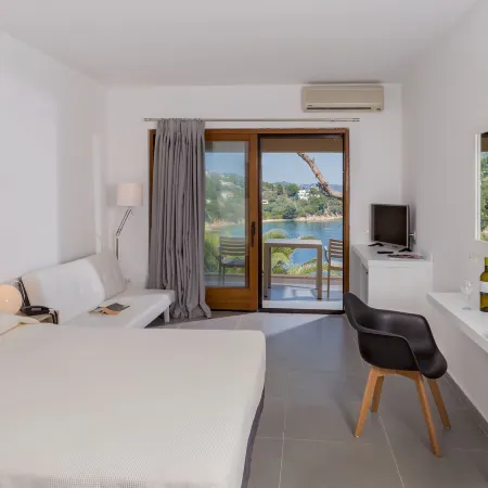 Cape Kanapitsa Hotel & Suites