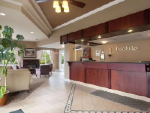 Travelodge by Wyndham Langley Hotels in Langley Township