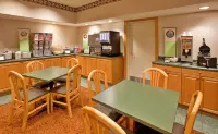 Country Inn & Suites by Radisson, Bloomington-Normal West, IL - Desayuno