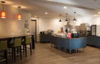 Country Inn & Suites by Radisson, Baxter, MN - breakfast