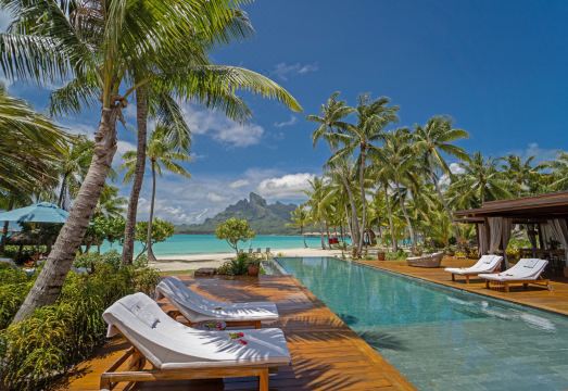 3. 포시즌스 리조트..