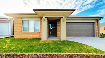 Tarneit Holiday Home Hotels near Kmart Tarneit