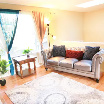 Nice N Cozy House W/ Fenced Yard·Self Check-IN