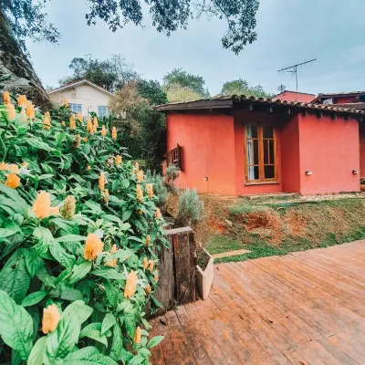 Casa na Granja Viana em Frente à Reserva Ambiental Hotel in zona Templo Zu Lai