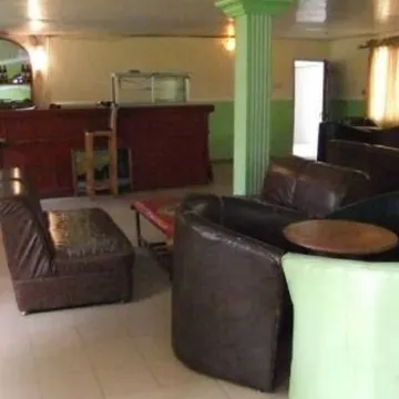 ADE Super Hotel - Guest Room