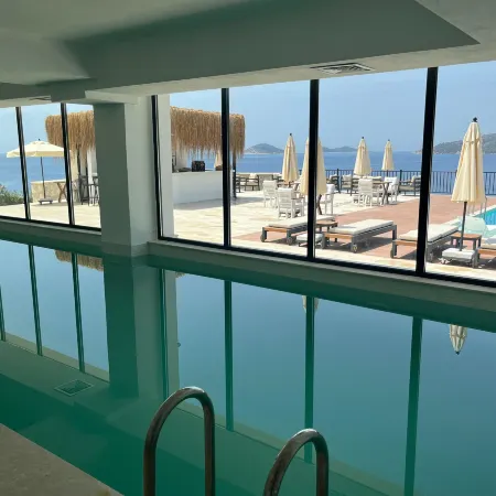 LURES HOTEL