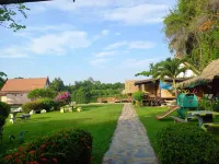 Bamboo House Resort Hotel di Kanchanaburi