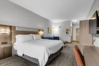 Holiday Inn Express & Suites Destin E - Commons Mall Area Hotels in Destin