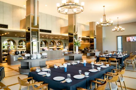 The Cavalli Casa Resort Отели рядом с достопримечательностью «Wihan Phra Mongkhon Bophit»