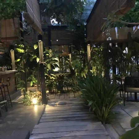 1825 Gallery Hotel