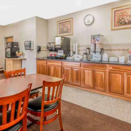 Super 8 by Wyndham Salina