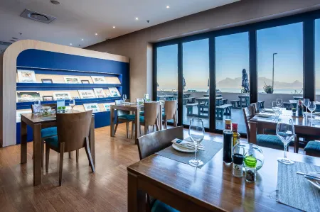 Blaauwberg Beach Hotel