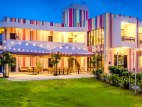 Rainbow Mansion Hotels near Beautiful coral museum