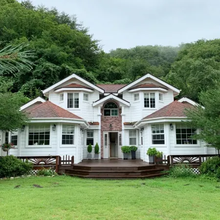 Hongcheon Namu Pension Отели рядом с достопримечательностью «Palbongsan Tourist Site»