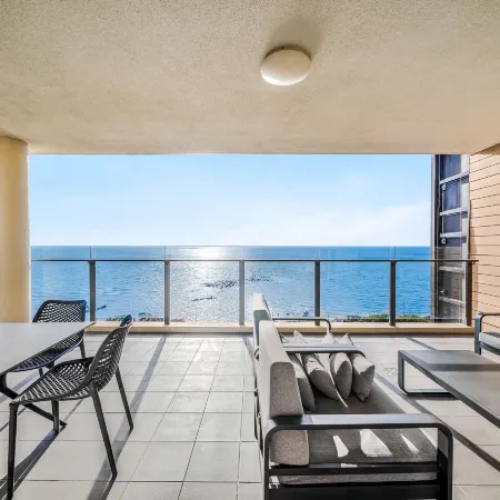 Oaks Redcliffe Mon Komo Suites