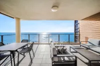 Oaks Redcliffe Mon Komo Suites