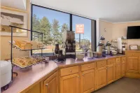 Econo Lodge - breakfast