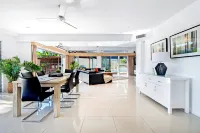Tropical Dreaming (Heated Pool) Hotels near Valentino Gold Coast David Jones