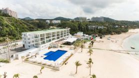 KARIYUSHI LCH.RESORT on The Beach