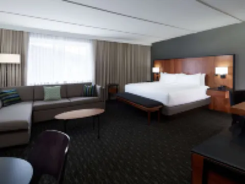 ダブルツリー バイ ヒルトン モントリオール エアポート ドルヴァルのホテル