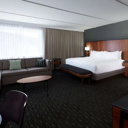 DoubleTree by Hilton Montreal Airport