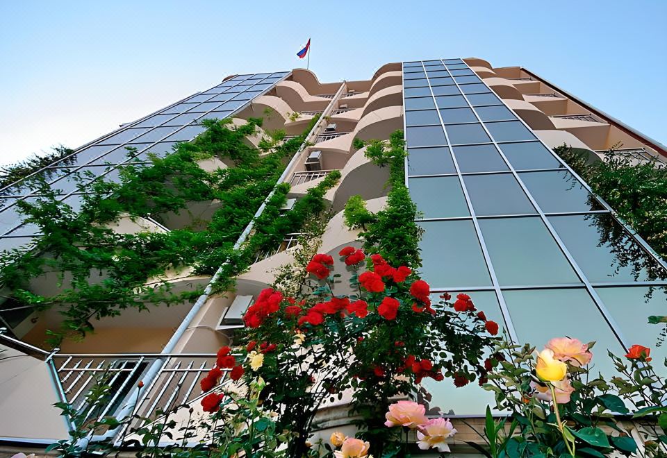 Grand Hotel Uyut Over view