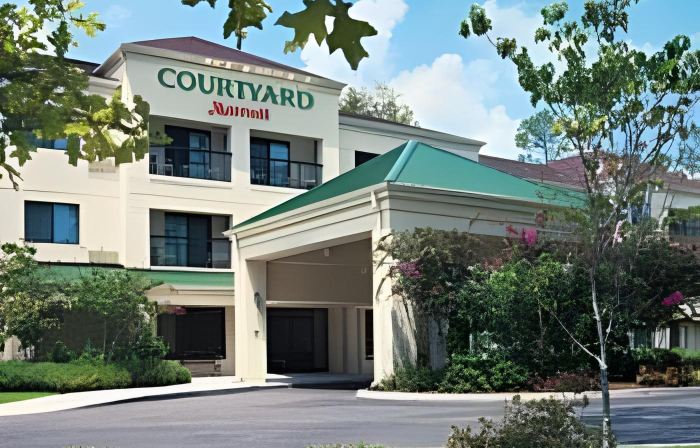 Courtyard Cleveland Independence