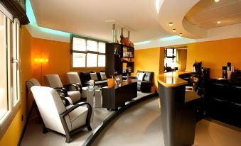 Auberge du Poids Public Logis Hotel