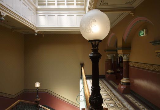 호텔 로비의 고풍스러운 인테리어