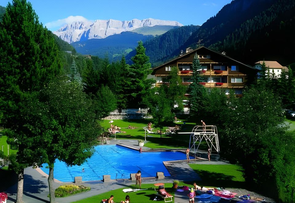 ピュアルネッサンス ホルミシスSTマット ST240 Hotel Hell (Ortisei) - 2026 Prices, Reviews & Deals | Trip.com