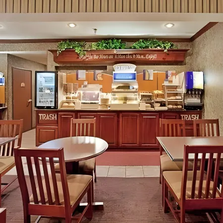 Holiday Inn Express OSAGE BCH - LAKE OF THE OZARKS by IHG