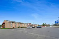 Americas Best Value Inn Foxboro - parking