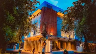 Qube Hotel by 98hospitality Hotel dekat Multisarana Mobilindo