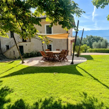 Spoleto Tranquilita Sleeps 20 with Wifi Pool Yoga Studio Gardens and Views