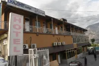 Chaudhry Lodge Gilgit Các khách sạn gần Sân bay Gilgit