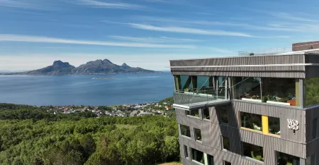 Wood Hotel Bodø Отели рядом с достопримечательностью «Bodo Domkirke»