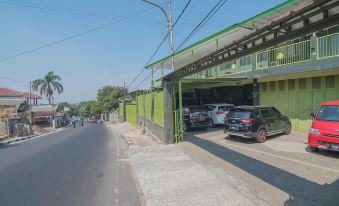 RedDoorz Syariah Near Museum Wisma Karya Subang