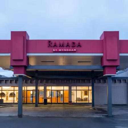 Ramada by Wyndham Thunder Bay Airlane Hotel