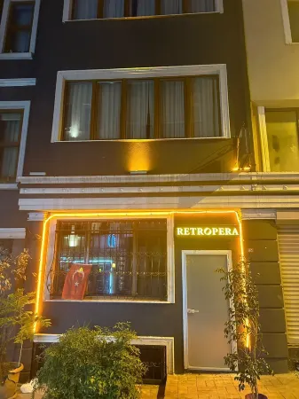 Retropera Hotel