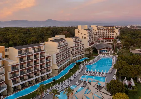 Akra Sorgun Tui Blue Sensatori - All Inclusive Отели рядом с достопримечательностью «Sorgun Titreyengöl»