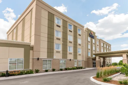 Comfort Inn & Suites Hotels in Clarington
