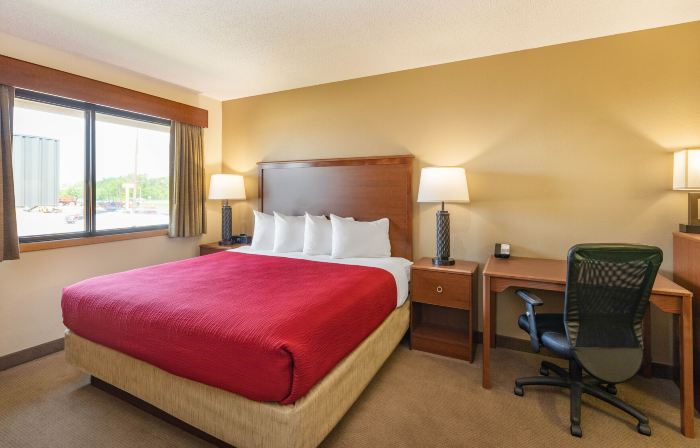 AmericInn by Wyndham Marshall