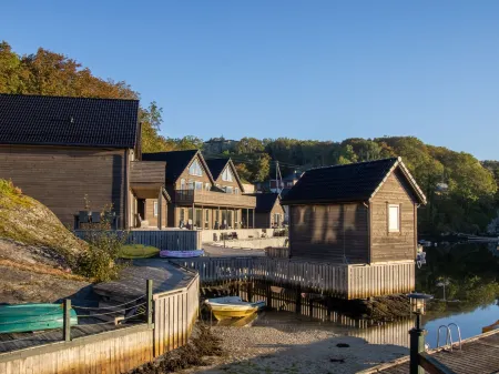 Nesjaholmen Отели в г. Бёмлу